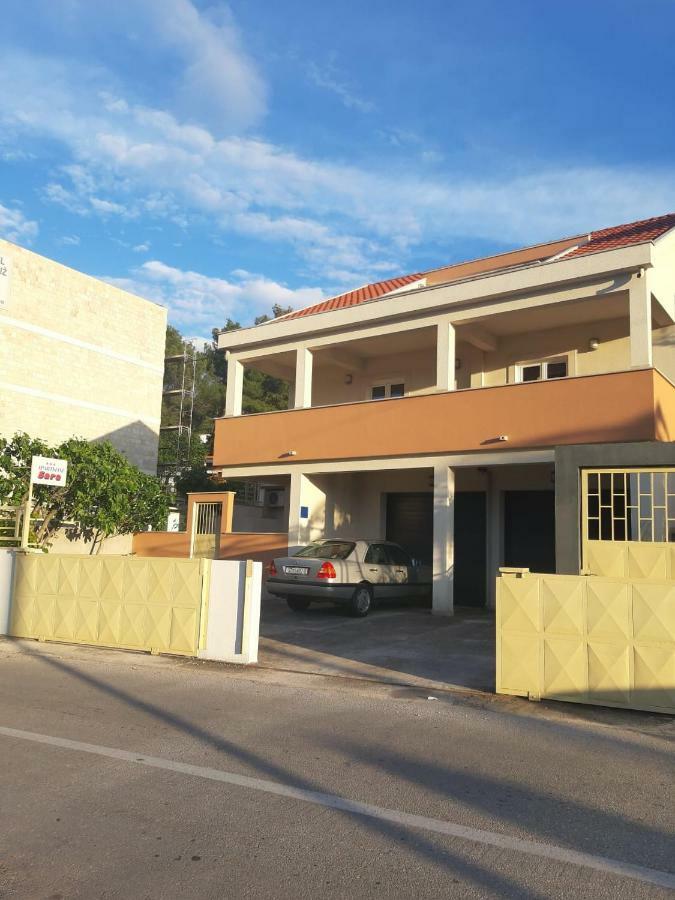 Apartman Sara *